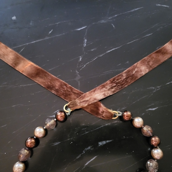 Rich brown glass beaded necklace - Picture 2 of 4